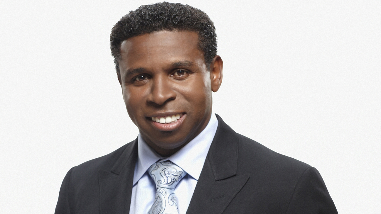 Pinball Clemons Extends His Reach to the World