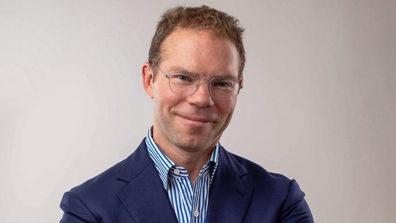 Greg Lindsay Headshot 2025