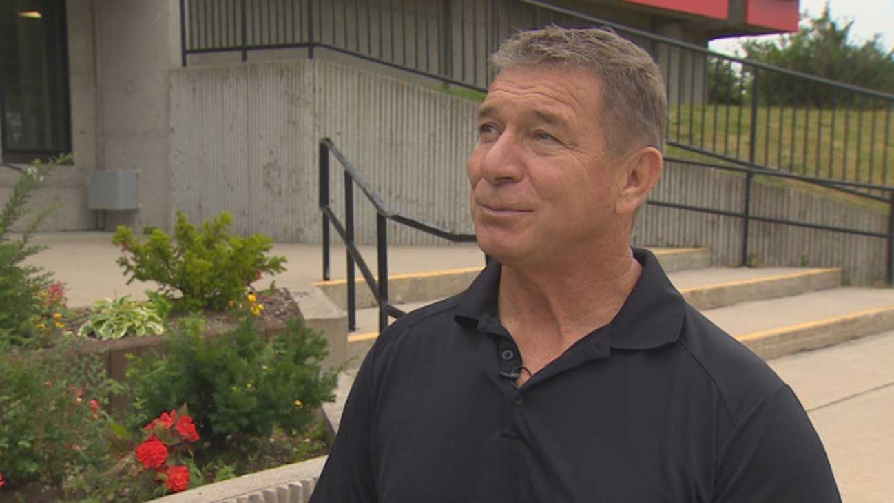 “Man In Motion” Rick Hansen recognized with honorary degree by University of Lethbridge