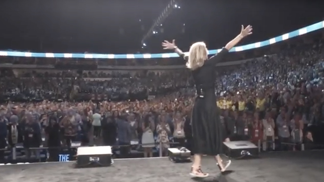 Mel Robbins Expert on Defeating Doubt Keynote Speaker
